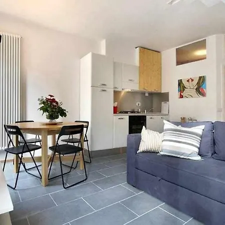 In Via Giuseppe Verdi شقة